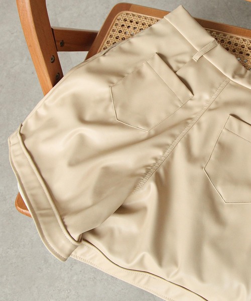 Chillfar（チルファー）の「フェイクレザーショートパンツ（その他パンツ・レディース・ブラック/ベージュ/アイボリー・MEDIUM/LARGE）」の12枚目の写真