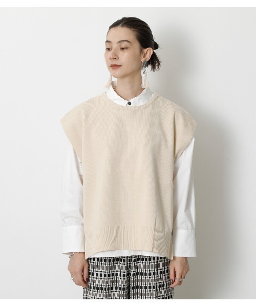 crie conforto（クリーコンフォルト）の「バックボタンニットベスト