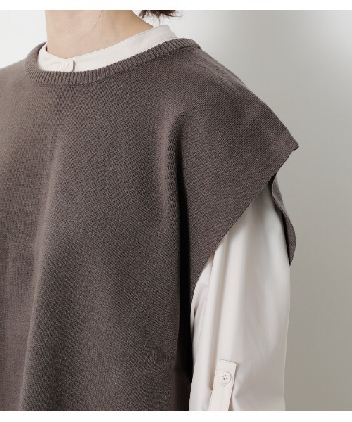 crie conforto（クリーコンフォルト）の「バックボタンニットベスト