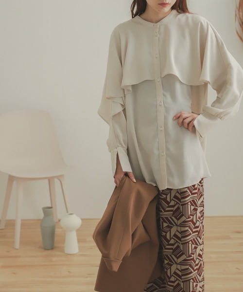 SENSE OF PLACE by URBAN RESEARCH（センスオブプレイスバイアーバンリサーチ）の「フレアケープブラウス（シャツ/ブラウス・レディース・ブラック/アイボリー/キャメル・ONE）」の2枚目の写真