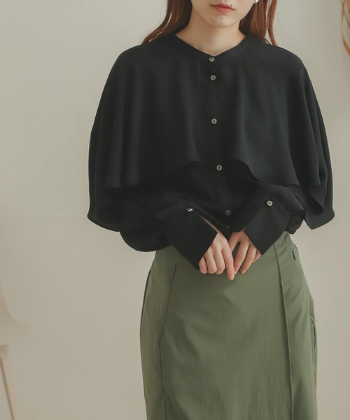 SENSE OF PLACE by URBAN RESEARCH（センスオブプレイスバイアーバンリサーチ）の「フレアケープブラウス（シャツ/ブラウス・レディース・ブラック/アイボリー/キャメル・ONE）」の3枚目の写真