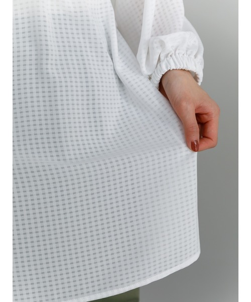 SLURR（スラ―）の「2Wayシアーギンガムフリルチュニック（シャツ/ブラウス・レディース・オフホワイト/ブラック/アイボリー・FREE）」の11枚目の写真