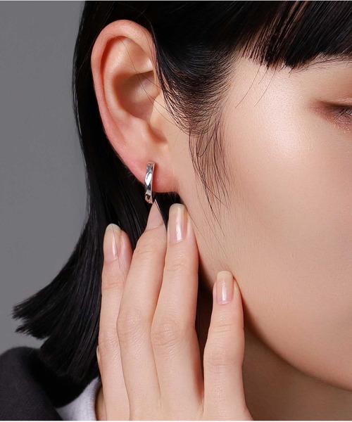 LION HEART（ライオンハート）の「LH for Gift シルバーイヤリング/ツイストテクスチャー/シルバー925（イヤリング・メンズ・シルバー/ブラック・ONE SIZE）」の4枚目の写真