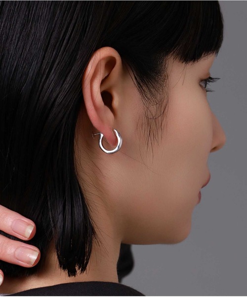 LION HEART（ライオンハート）の「LH for Gift シルバーイヤリング/ツイストテクスチャー/シルバー925（イヤリング・メンズ・シルバー/ブラック・ONE SIZE）」の6枚目の写真