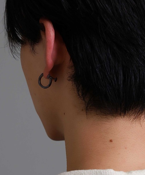 LION HEART（ライオンハート）の「LH for Gift シルバーイヤリング/ツイストテクスチャー/シルバー925（イヤリング・メンズ・シルバー/ブラック・ONE SIZE）」の11枚目の写真