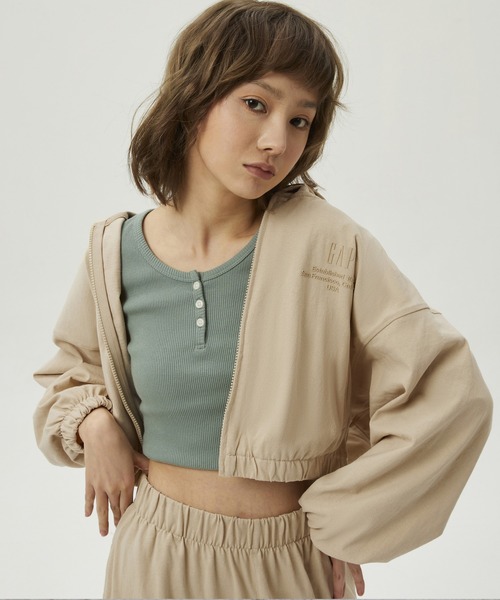 GAP(ギャップ)の「ウッシュド ロー ジャージ クロップ パーカー(パーカー・レディース・ライトブルー/ベージュ/グレー/ネイビー・S/M/L/XS/XXS)」の3枚目の写真