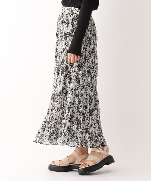 OPAQUE.CLIP（オペークドットクリップ）の「◆ドットプリントエアリージャカード マジョリカプリーツスカート（スカート・レディース・ブルー系5/ブラック系・38/40）」の4枚目の写真