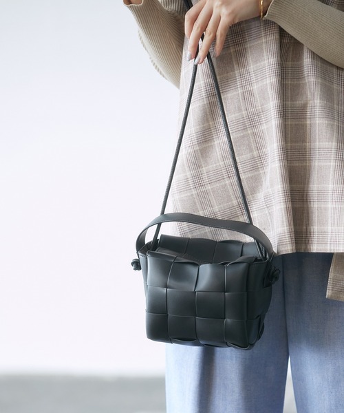 ROPE'(ロペ)の「2WAYイントレチャートミニバッグ(ハンドバッグ・レディース・ブラック/サックスブルー/ホワイト・FREE)」の3枚目の写真