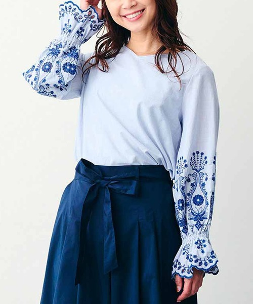 IEDIT(イディット)の「IEDIT 袖刺しゅうが華やかな プルオーバーブラウス(シャツ/ブラウス・レディース・ピンク/ブルー・MEDIUM/LARGE/X-LARGE/XX-LARGE/SMALL)」の1枚目の写真