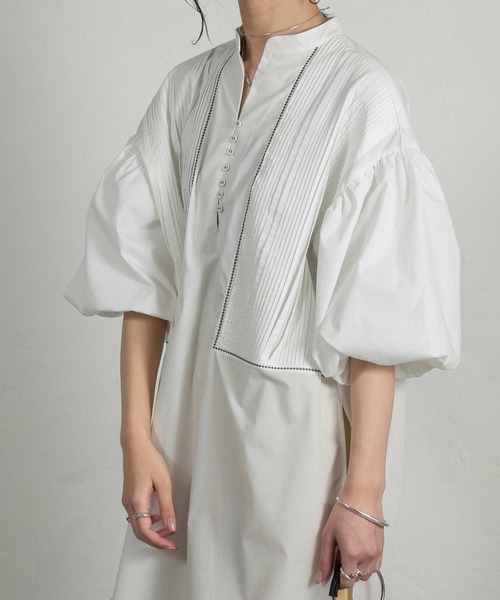 Amiur(エミレ)の「front pleats puff sleeve blouse(シャツ/ブラウス・レディース・ホワイト/ブラック・FREE)」の3枚目の写真