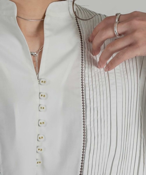 Amiur(エミレ)の「front pleats puff sleeve blouse(シャツ/ブラウス・レディース・ホワイト/ブラック・FREE)」の5枚目の写真