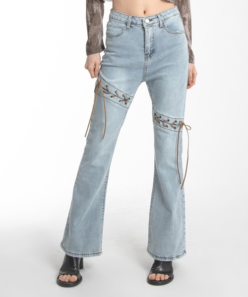 FOLLOWIN（フォロウィン）の「レザーステッチストラップポイントジーンズデニムパンツ（デニムパンツ・レディース・ブルー・S/M/L）」の4枚目の写真