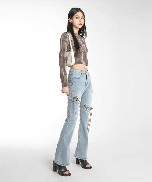 FOLLOWIN（フォロウィン）の「レザーステッチストラップポイントジーンズデニムパンツ（デニムパンツ・レディース・ブルー・S/M/L）」の6枚目の写真