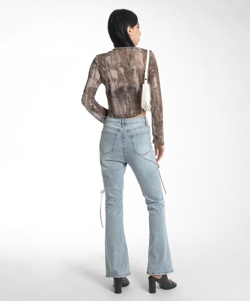 FOLLOWIN（フォロウィン）の「レザーステッチストラップポイントジーンズデニムパンツ（デニムパンツ・レディース・ブルー・S/M/L）」の7枚目の写真