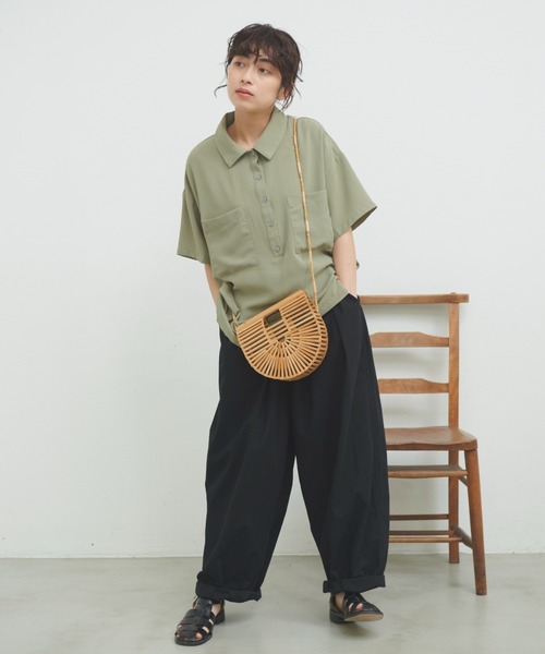 Libra Cue(リブラ キュー)の「“ビッグポケットとろみシャツ” 大きめなパッチポケットとサラリとした素材感がポイント、セットアップでも着られるシンプルシャツ(シャツ/ブラウス・レディース・ライトグリーン/グレイッシュベージュ・FREE)」の12枚目の写真