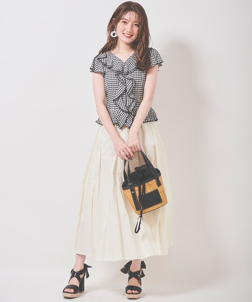 即完売品☆メゾンドドルチェ☆センターフリルブラウス ブラック ゴールドファスナー 即完売品☆メゾンドドルチェ☆センターフリルブラウス ブラック