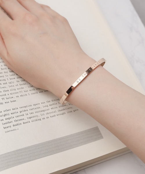 ARCHIVER（アーカイバ）の「【BK】【BE THE CHANGE】メタルブレス（バングル/リストバンド・レディース・シルバー/ゴールド/ブロンズ/ブラック・FREE）」の4枚目の写真