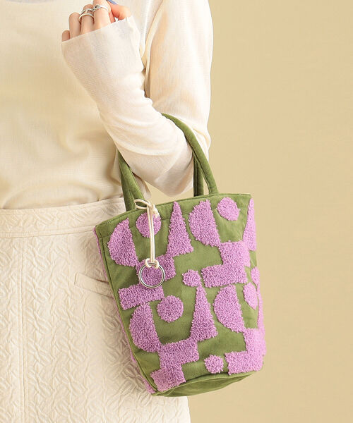 Ray BEAMS（レイビームス）の「beej × Ray BEAMS / 別注 Velvet Embroidery トートバッグ（トートバッグ・レディース・ベージュ/グリーン・ONE SIZE）」の2枚目の写真