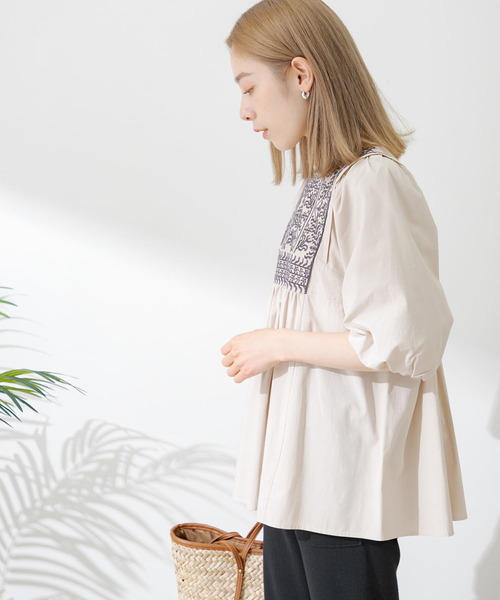 URBAN RESEARCH Sonny Label(アーバンリサーチサニーレーベル)の「バルーンスリーブ刺繍ブラウス(シャツ/ブラウス・レディース・オフホワイト/ブラック/グレー系その他・FREE)」の5枚目の写真