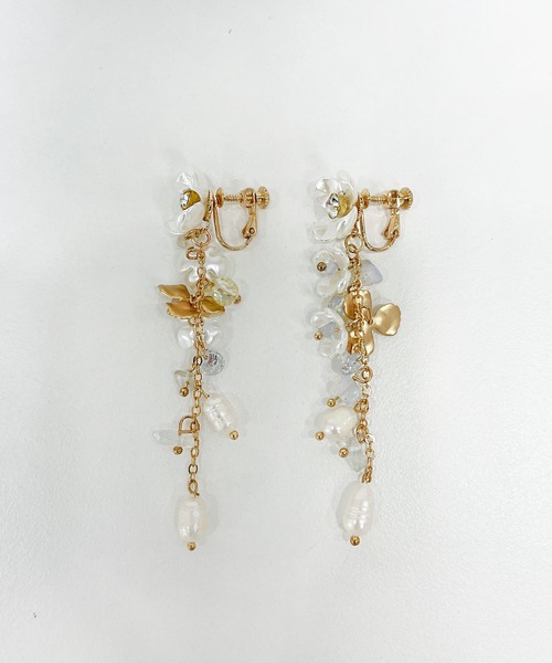 CEMONEMO（セモネモ）の「【金属アレルギー対応】 フラワー ウォーターパール ロングイヤリング / ニッケルフリー（イヤリング・レディース・ゴールド・FREE）」の6枚目の写真