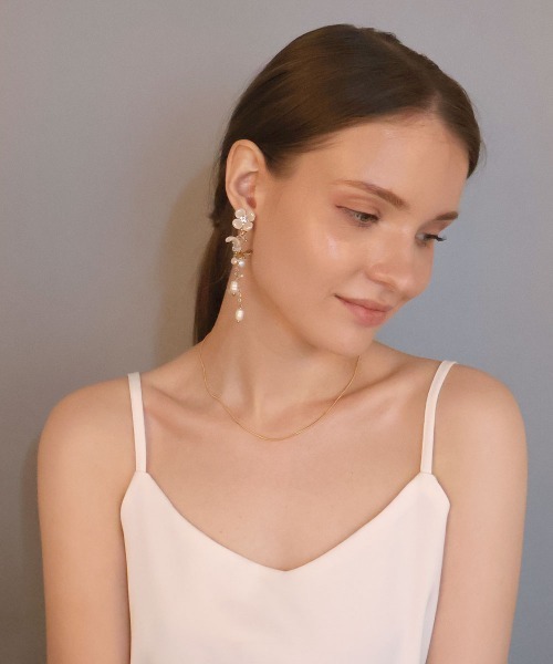 CEMONEMO（セモネモ）の「【金属アレルギー対応】 フラワー ウォーターパール ロングイヤリング / ニッケルフリー（イヤリング・レディース・ゴールド・FREE）」の7枚目の写真