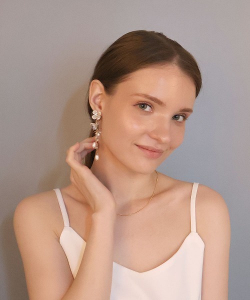 CEMONEMO（セモネモ）の「【金属アレルギー対応】 フラワー ウォーターパール ロングイヤリング / ニッケルフリー（イヤリング・レディース・ゴールド・FREE）」の8枚目の写真