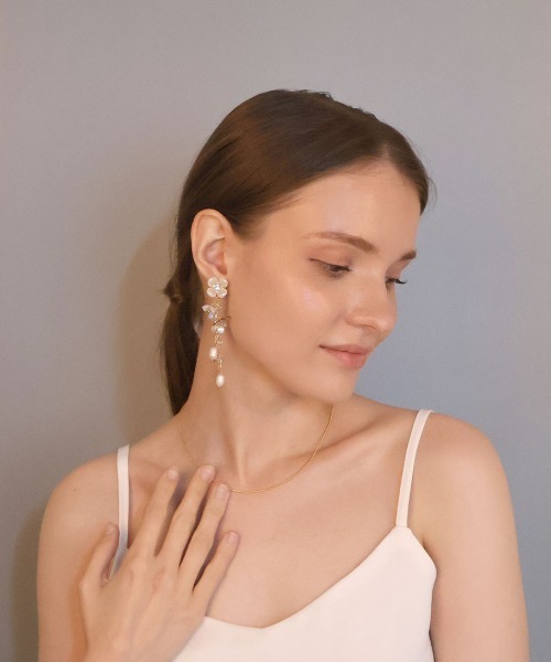 CEMONEMO（セモネモ）の「【金属アレルギー対応】 フラワー ウォーターパール ロングイヤリング / ニッケルフリー（イヤリング・レディース・ゴールド・FREE）」の10枚目の写真