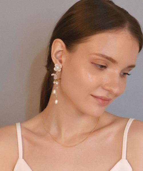 CEMONEMO（セモネモ）の「【金属アレルギー対応】 フラワー ウォーターパール ロングイヤリング / ニッケルフリー（イヤリング・レディース・ゴールド・FREE）」の11枚目の写真