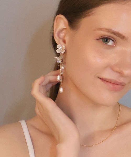 CEMONEMO（セモネモ）の「【金属アレルギー対応】 フラワー ウォーターパール ロングイヤリング / ニッケルフリー（イヤリング・レディース・ゴールド・FREE）」の13枚目の写真