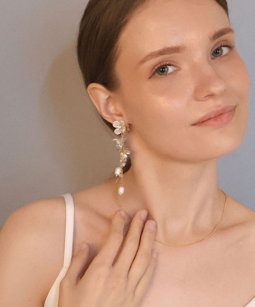 CEMONEMO（セモネモ）の「【金属アレルギー対応】 フラワー ウォーターパール ロングイヤリング / ニッケルフリー（イヤリング・レディース・ゴールド・FREE）」の14枚目の写真