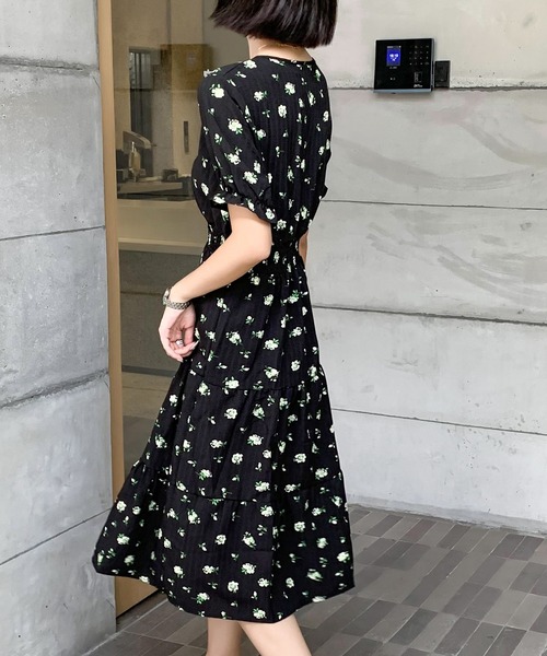 FREE STYLISTS（フリー スタイリスト）の「レディース Vネック花