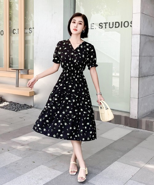 ウエスト絞りティアードワンピースアレンジ紐付き FREE STYLISTS（フリー スタイリスト）の「レディース Vネック花