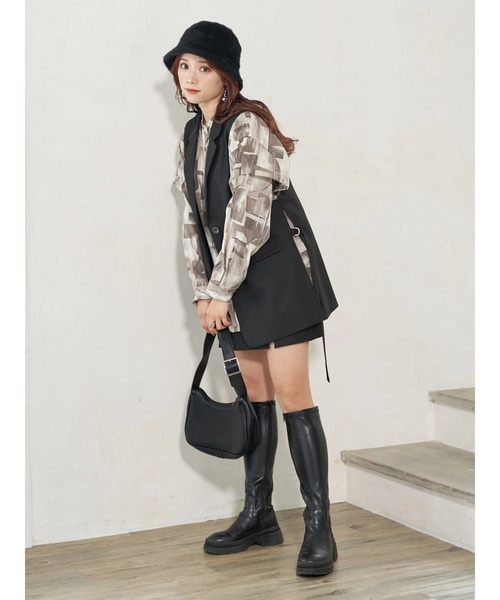 earth music&ecology（アースミュージックアンドエコロジー）の「サイドベルト付きジレ（ベスト・レディース・ブラック/チェック・FREE）」の3枚目の写真