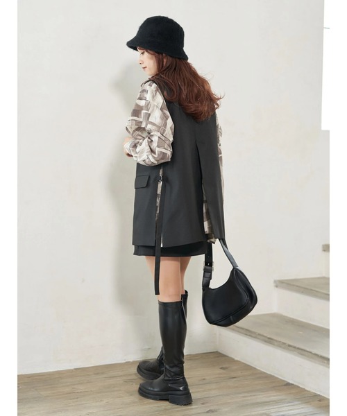 earth music&ecology（アースミュージックアンドエコロジー）の「サイドベルト付きジレ（ベスト・レディース・ブラック/チェック・FREE）」の9枚目の写真