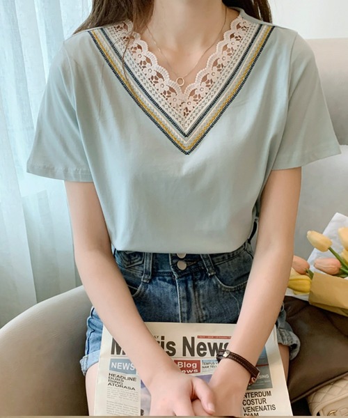 PRIVATE  BEACH（プライベートビーチ）の「刺繍レース使いVネックTシャツ（Tシャツ/カットソー・レディース・ブラック/ホワイト/ライトグリーン・L/M）」の3枚目の写真