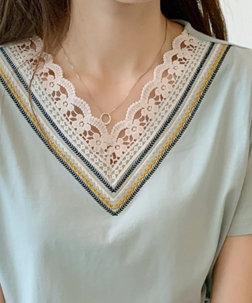 PRIVATE  BEACH（プライベートビーチ）の「刺繍レース使いVネックTシャツ（Tシャツ/カットソー・レディース・ブラック/ホワイト/ライトグリーン・L/M）」の8枚目の写真