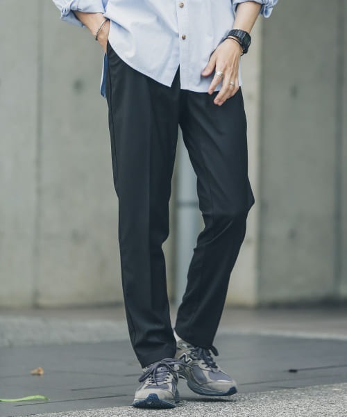 URBAN RESEARCH Sonny Label(アーバンリサーチサニーレーベル)の「センタープレススリムイージーパンツ(スラックス・メンズ・ブラック/グレー/ベージュ・MEDIUM/LARGE)」の2枚目の写真