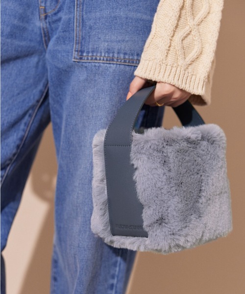 ALEXIA STAM（アリシアスタン）の「Eco Fur Cube Hand Bag /エコファーキューブハンドバッグ（ハンドバッグ・レディース・ベージュ/ブルー/オレンジ系その他・FREE）」の3枚目の写真