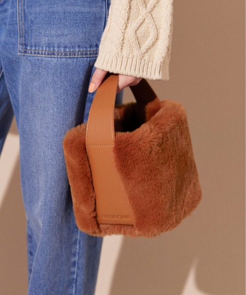 ALEXIA STAM（アリシアスタン）の「Eco Fur Cube Hand Bag /エコファーキューブハンドバッグ（ハンドバッグ・レディース・ベージュ/ブルー/オレンジ系その他・FREE）」の10枚目の写真