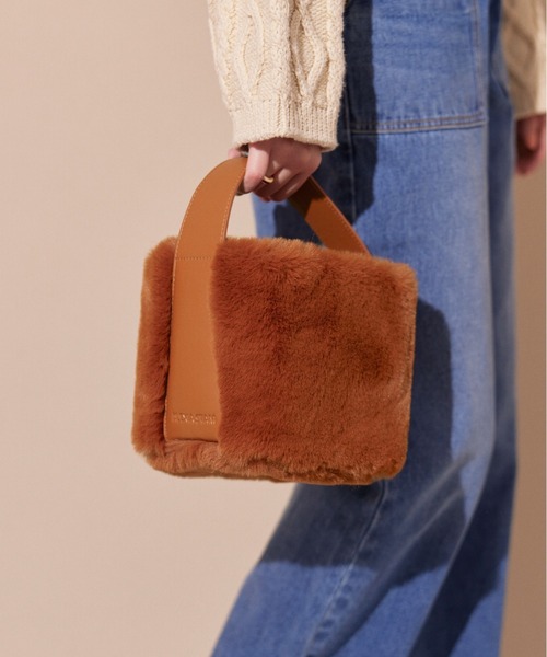 ALEXIA STAM（アリシアスタン）の「Eco Fur Cube Hand Bag /エコファーキューブハンドバッグ（ハンドバッグ・レディース・ベージュ/ブルー/オレンジ系その他・FREE）」の11枚目の写真