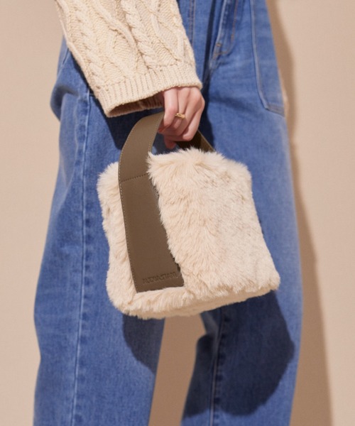 ALEXIA STAM（アリシアスタン）の「Eco Fur Cube Hand Bag /エコファーキューブハンドバッグ（ハンドバッグ・レディース・ベージュ/ブルー/オレンジ系その他・FREE）」の4枚目の写真