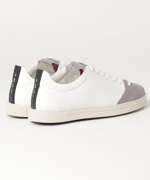 O.T.A（オーティーエー）の「GRAVIERE/グラヴィエール ホワイト グレー (UNISEX)（スニーカー・レディース・ホワイト×ライトグレー・36/38/39/40/41/42/43）」の2枚目の写真