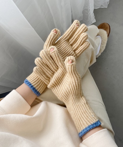 MYMOOD.（マイムード）の「【スマホ対応】リブニットホールタッチライングローブ 手袋（手袋・レディース・ブラウン/アイボリー/ブラック/グレー/ブルー/レッド/ブルー系その他・FREE）」の11枚目の写真