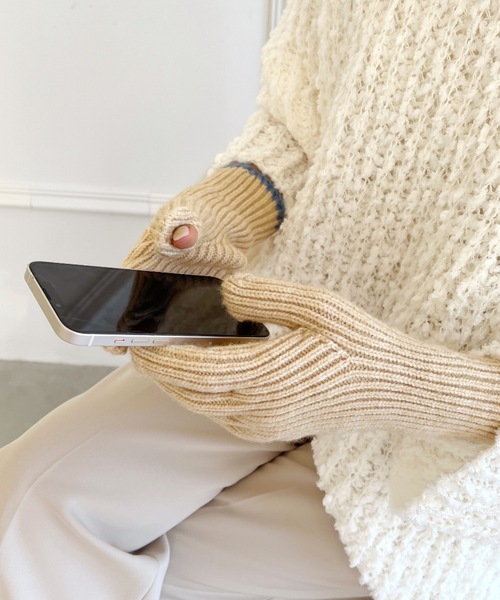 MYMOOD.（マイムード）の「【スマホ対応】リブニットホールタッチライングローブ 手袋（手袋・レディース・ブラウン/アイボリー/ブラック/グレー/ブルー/レッド/ブルー系その他・FREE）」の12枚目の写真