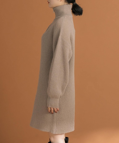 HEYUMM（ヘユム）の「ハーフジップニットミニワンピース（ワンピース・レディース・ブラック/アイボリー/ライトベージュ・ONE）」の13枚目の写真
