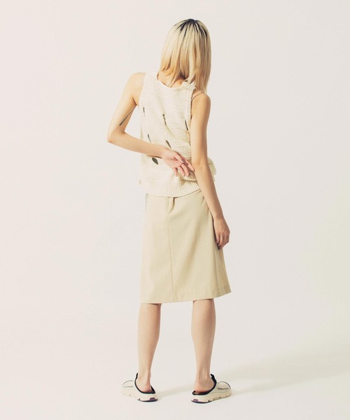 TheOpen Product(ザオープンプロダクト)の「THE OPEN PRODUCT/ザオープンプロダクト/ DETACHABLE CHAIN WRAP SKIRT GTO221SK001(スカート・レディース・ベージュ・2)」の5枚目の写真