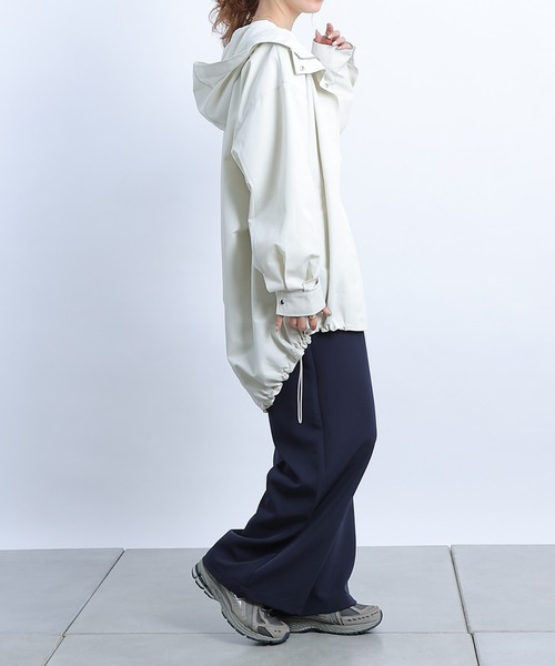 COLONY 2139（コロニートゥーワンスリーナイン）の「ラウンドヘムマウンテンパーカー（マウンテンパーカー・レディース・ベージュ/ブラック/オフホワイト・FREE）」の10枚目の写真