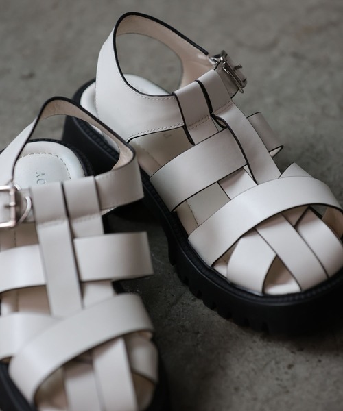 PAGEBOY（ページボーイ）の「バイカラーグルカサンダル（サンダル・レディース・オフホワイト/ブラック系その他/ブラック・M/L）」の2枚目の写真