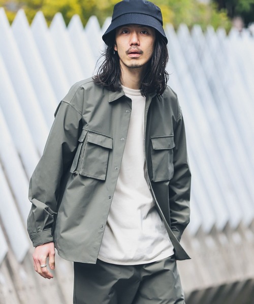 URBAN RESEARCH Sonny Label（アーバンリサーチサニーレーベル）の「『撥水』『セットアップ対応』3Dポケットシャツ（シャツ/ブラウス・メンズ・ブラック/ベージュ系その他/カーキ・MEDIUM/LARGE）」の17枚目の写真