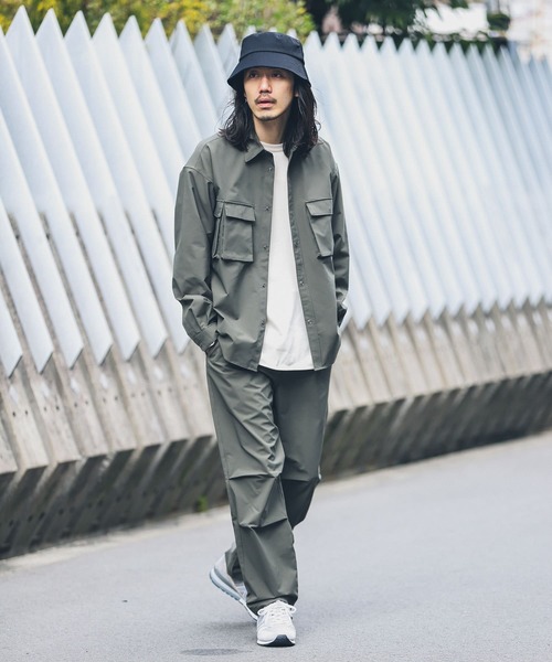 URBAN RESEARCH Sonny Label（アーバンリサーチサニーレーベル）の「『撥水』『セットアップ対応』3Dポケットシャツ（シャツ/ブラウス・メンズ・ブラック/ベージュ系その他/カーキ・MEDIUM/LARGE）」の20枚目の写真